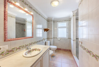 Stunning 7-Bedroom Villa with Pool, Terrace &amp; Family-Friendly Amenities