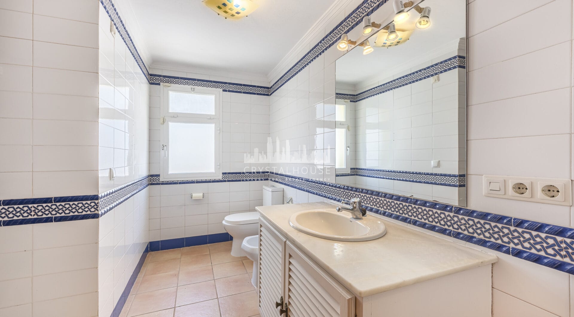 Stunning 7-Bedroom Villa with Pool, Terrace &amp; Family-Friendly Amenities