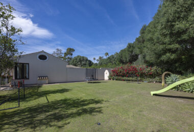 5 bedroom Expansive garden