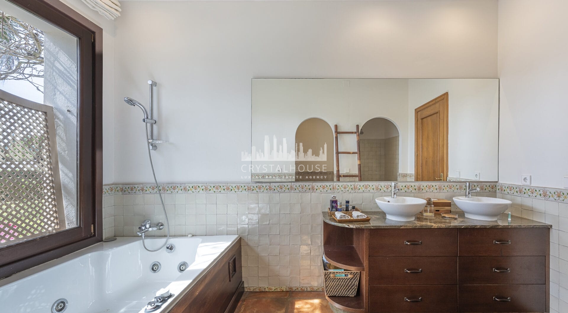 5 bedroom Expansive garden