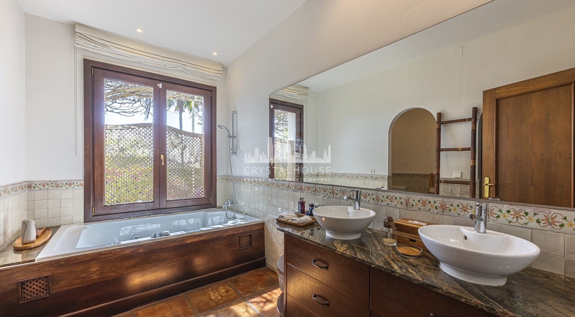 5 bedroom Expansive garden
