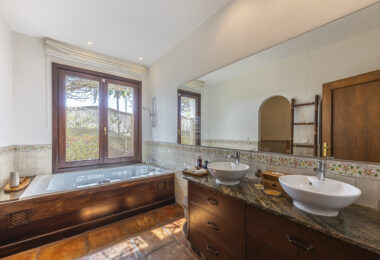 5 bedroom Expansive garden