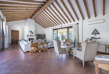 5 bedroom Expansive garden