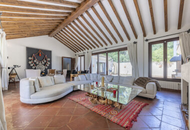 5 bedroom Expansive garden