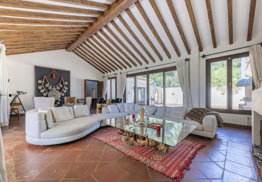 5 bedroom Expansive garden