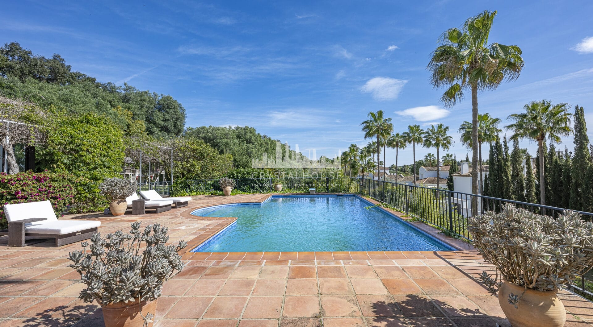 5 bedroom Expansive garden