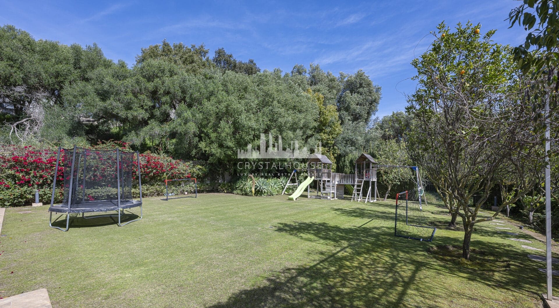 5 bedroom Expansive garden