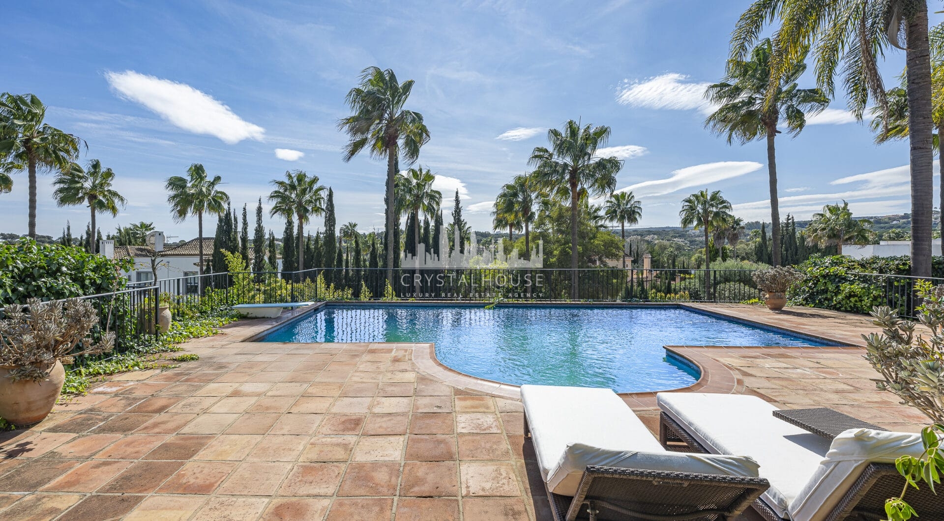 5 bedroom Expansive garden