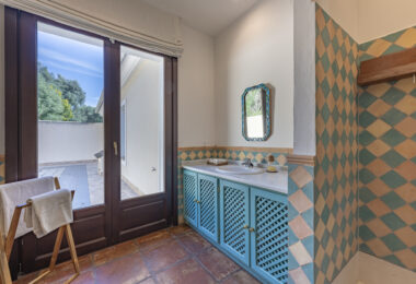 5 bedroom Expansive garden