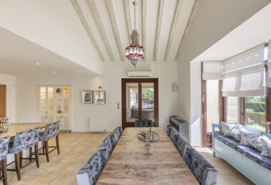 5 bedroom Expansive garden
