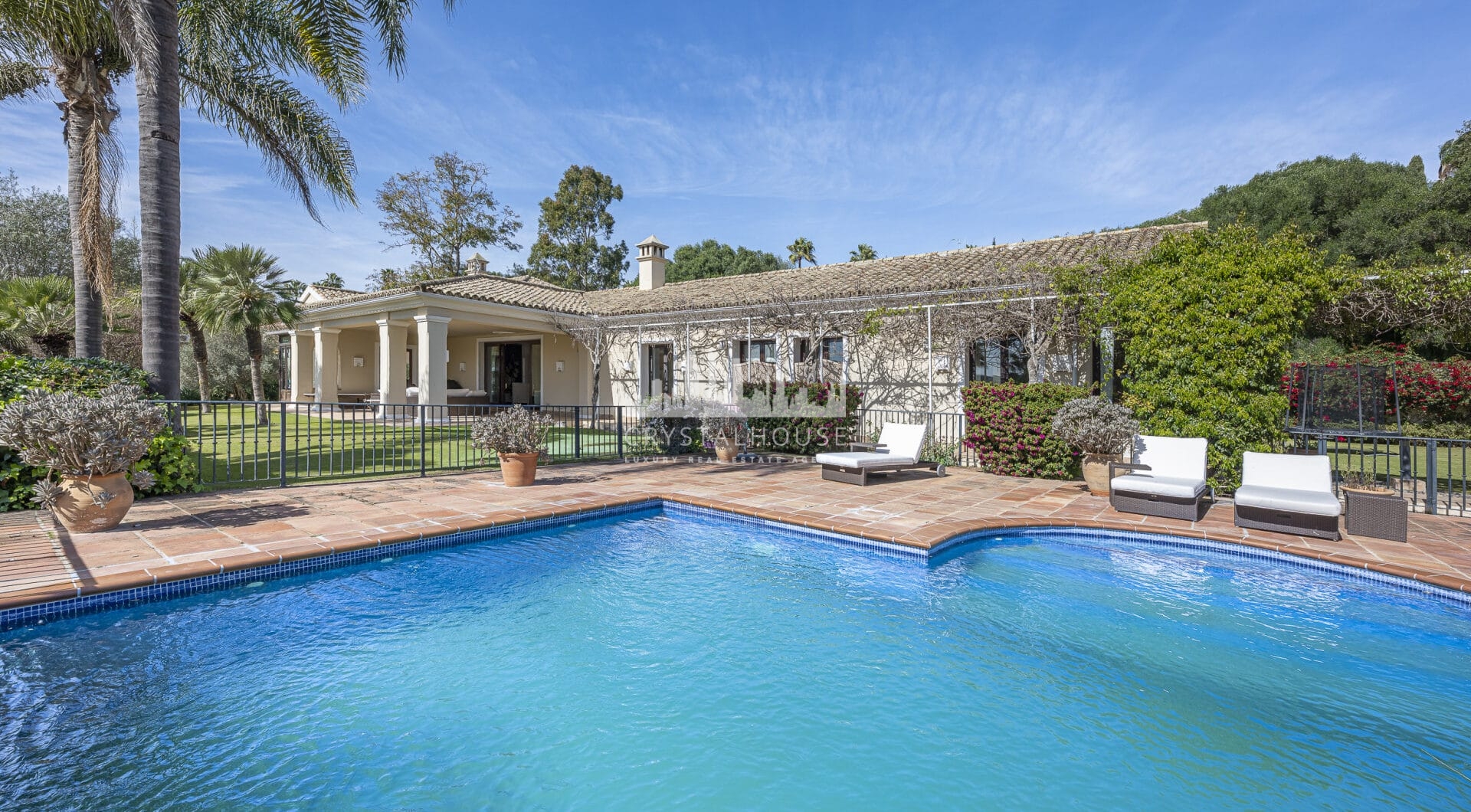 5 bedroom Expansive garden