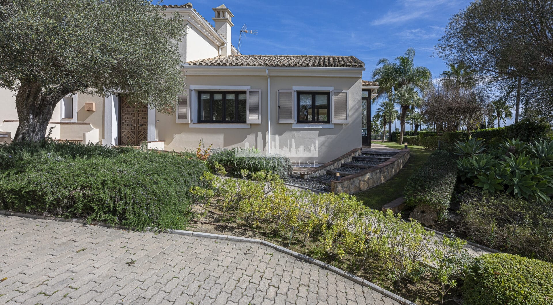 5 bedroom Expansive garden