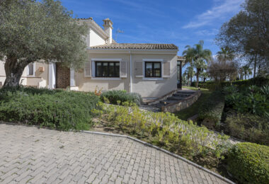 5 bedroom Expansive garden