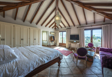5 bedroom Expansive garden