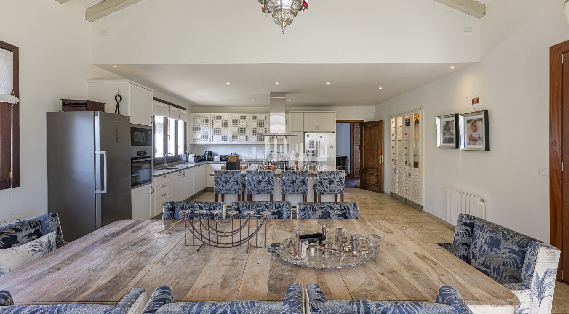 5 bedroom Expansive garden
