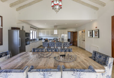 5 bedroom Expansive garden