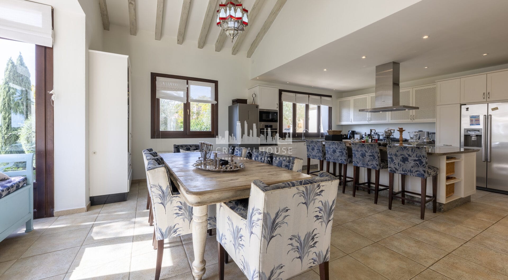 5 bedroom Expansive garden