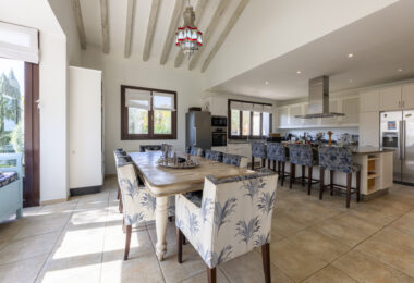 5 bedroom Expansive garden
