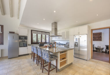 5 bedroom Expansive garden