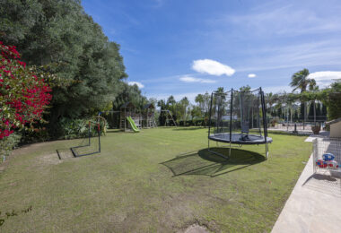 5 bedroom Expansive garden