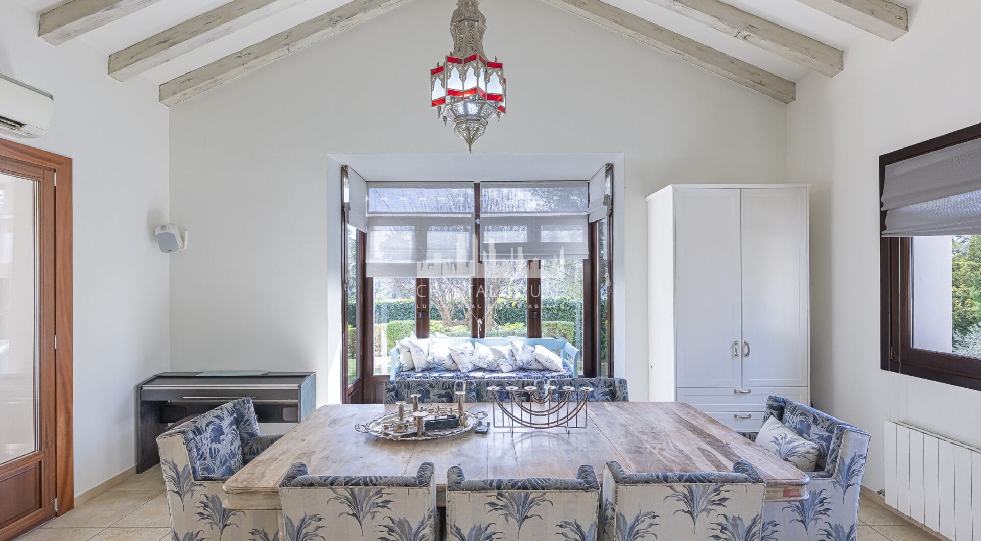 5 bedroom Expansive garden