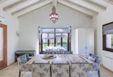 5 bedroom Expansive garden