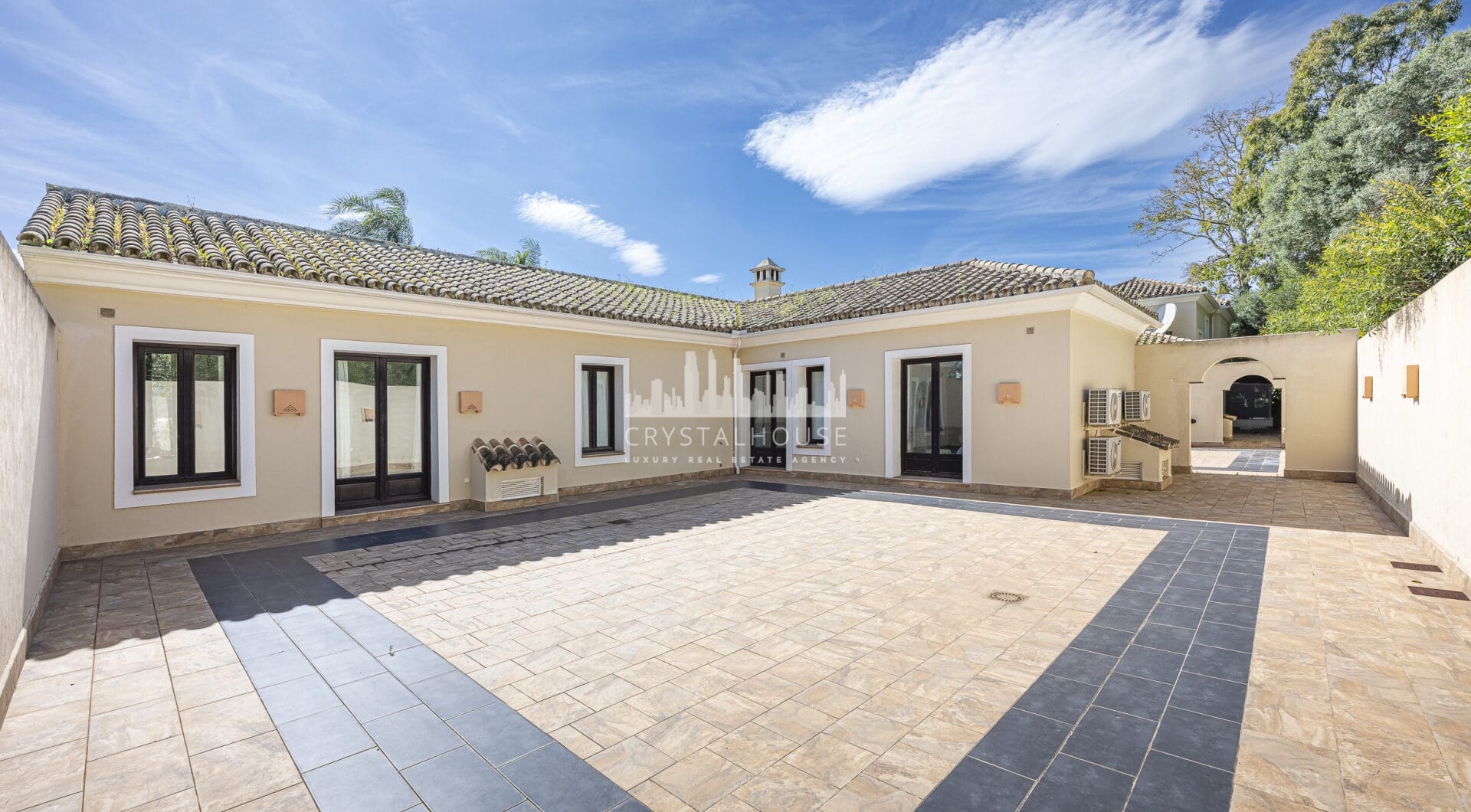 5 bedroom Expansive garden
