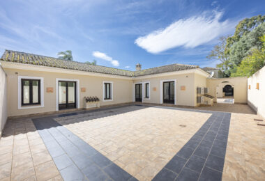 5 bedroom Expansive garden