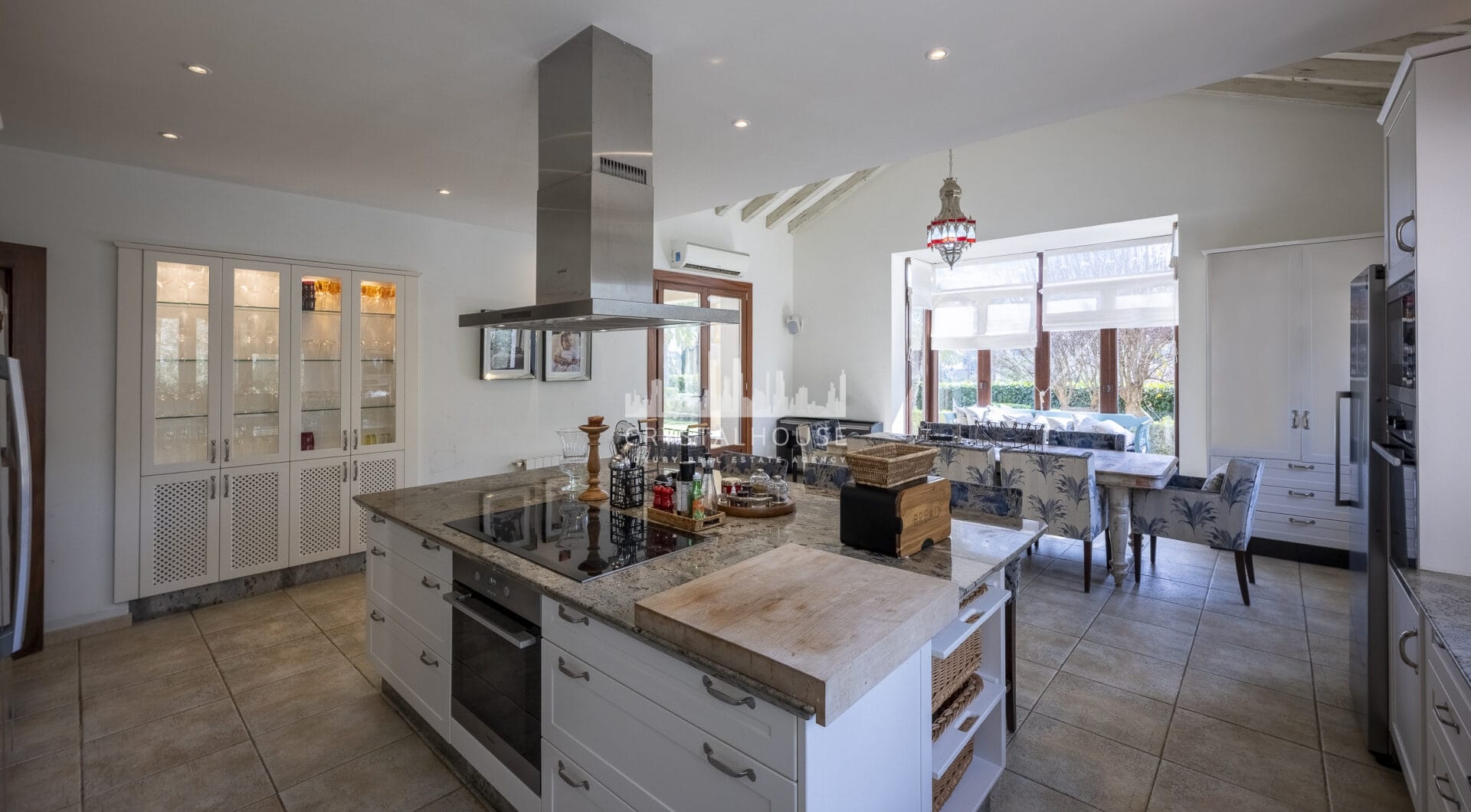 5 bedroom Expansive garden