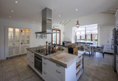 5 bedroom Expansive garden
