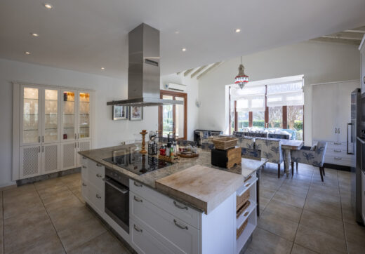 5 bedroom Expansive garden