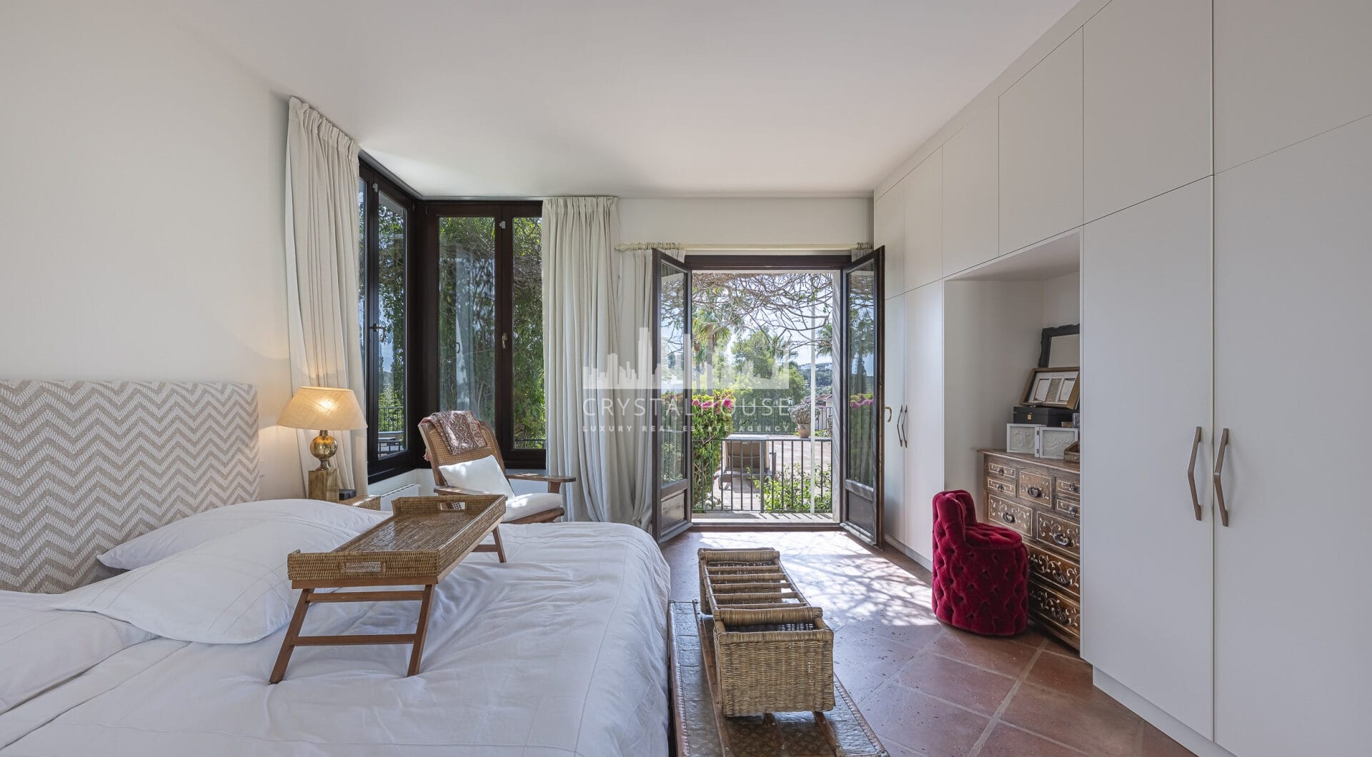 5 bedroom Expansive garden