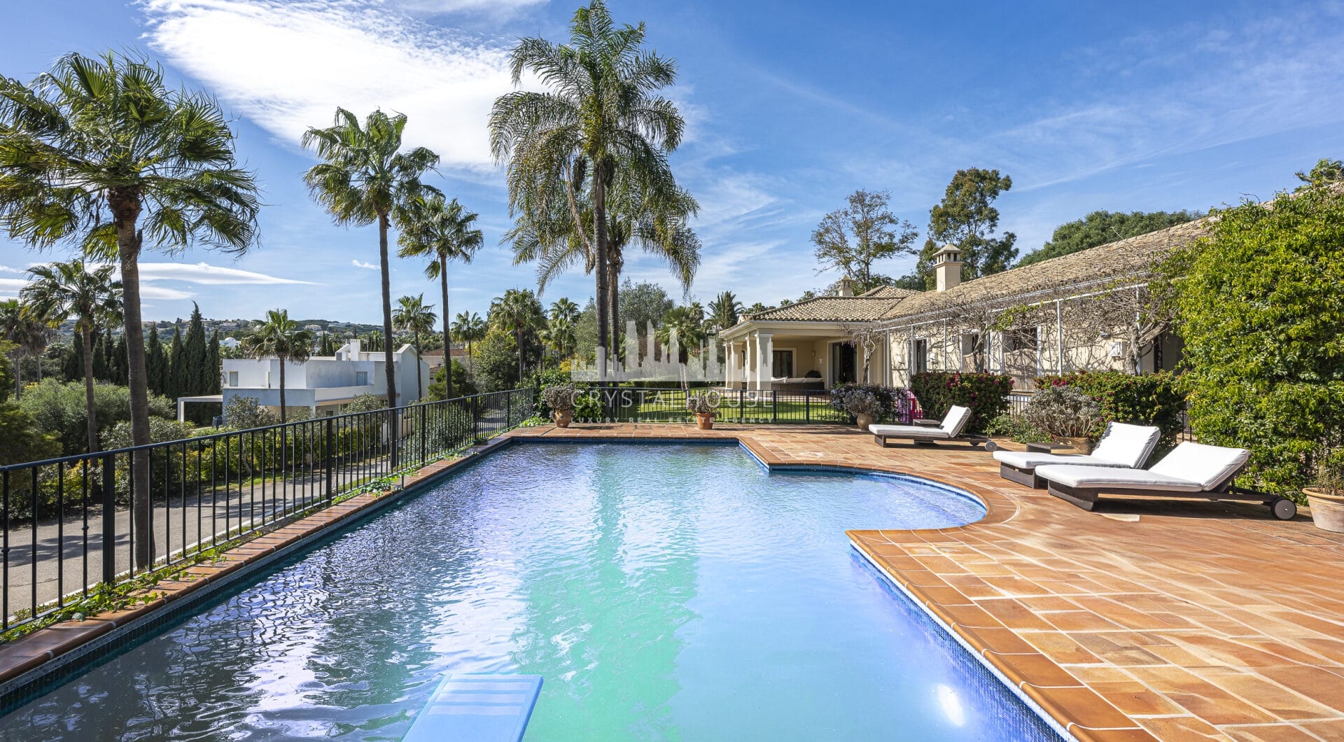 5 bedroom Expansive garden