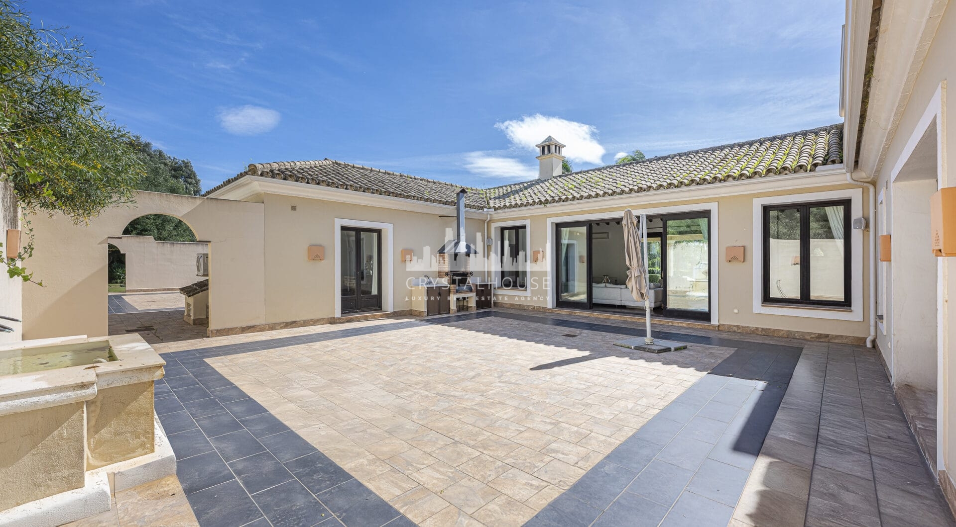 5 bedroom Expansive garden