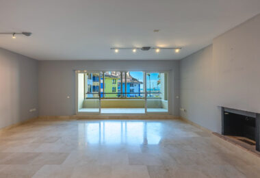 *Charming Marina Apartment with Stunning Sea Views in Sotogrande Port*