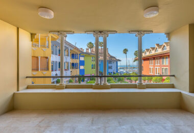 *Charming Marina Apartment with Stunning Sea Views in Sotogrande Port*