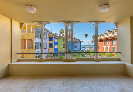 *Charming Marina Apartment with Stunning Sea Views in Sotogrande Port*
