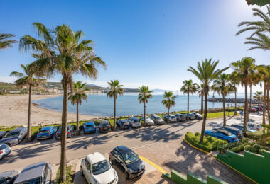 *Charming Marina Apartment with Stunning Sea Views in Sotogrande Port*