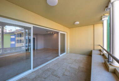*Charming Marina Apartment with Stunning Sea Views in Sotogrande Port*