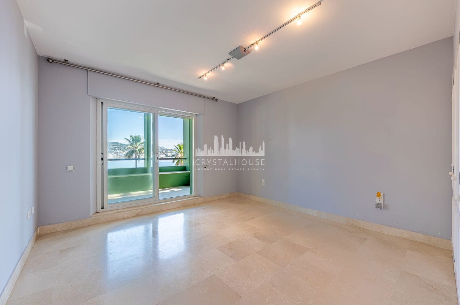 *Charming Marina Apartment with Stunning Sea Views in Sotogrande Port*