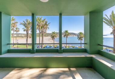 *Charming Marina Apartment with Stunning Sea Views in Sotogrande Port*