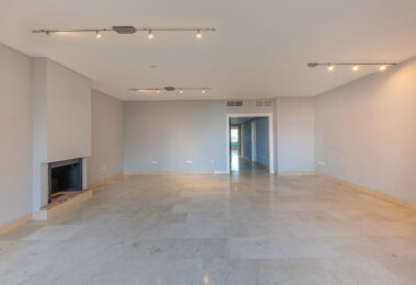 *Charming Marina Apartment with Stunning Sea Views in Sotogrande Port*