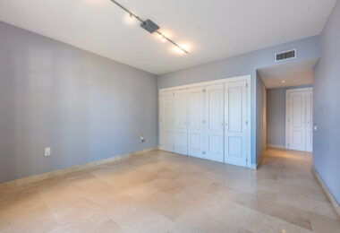 *Charming Marina Apartment with Stunning Sea Views in Sotogrande Port*
