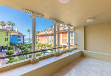 *Charming Marina Apartment with Stunning Sea Views in Sotogrande Port*