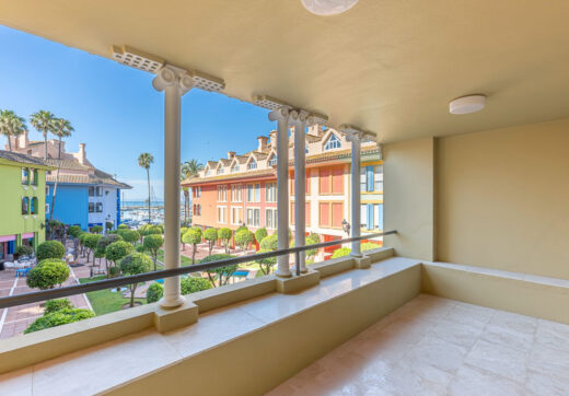 *Charming Marina Apartment with Stunning Sea Views in Sotogrande Port*
