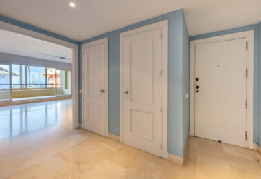 *Charming Marina Apartment with Stunning Sea Views in Sotogrande Port*