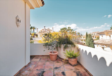 Luxury Penthouse with Panoramic Golf and sea Views in Las Alamandas