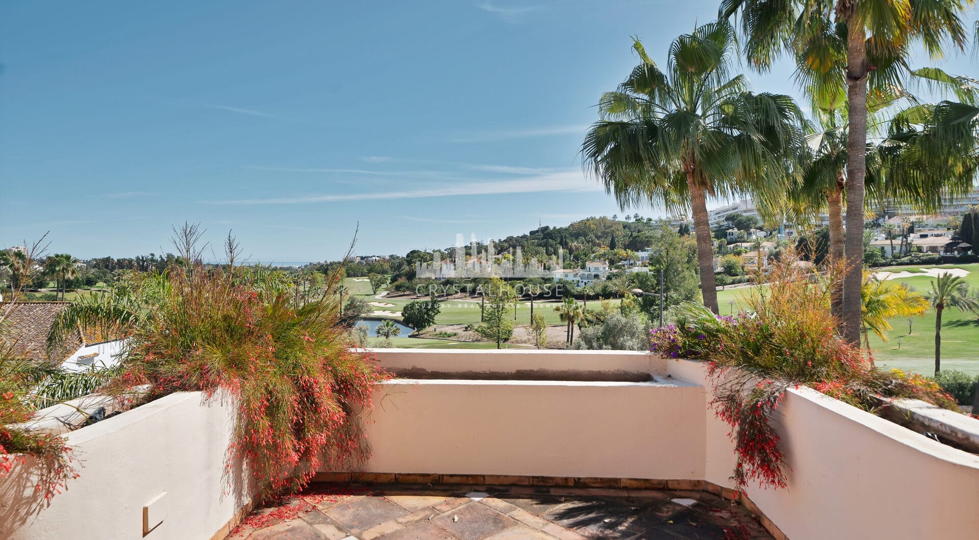 Luxury Penthouse with Panoramic Golf and sea Views in Las Alamandas