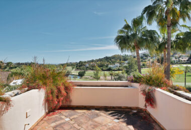 Luxury Penthouse with Panoramic Golf and sea Views in Las Alamandas