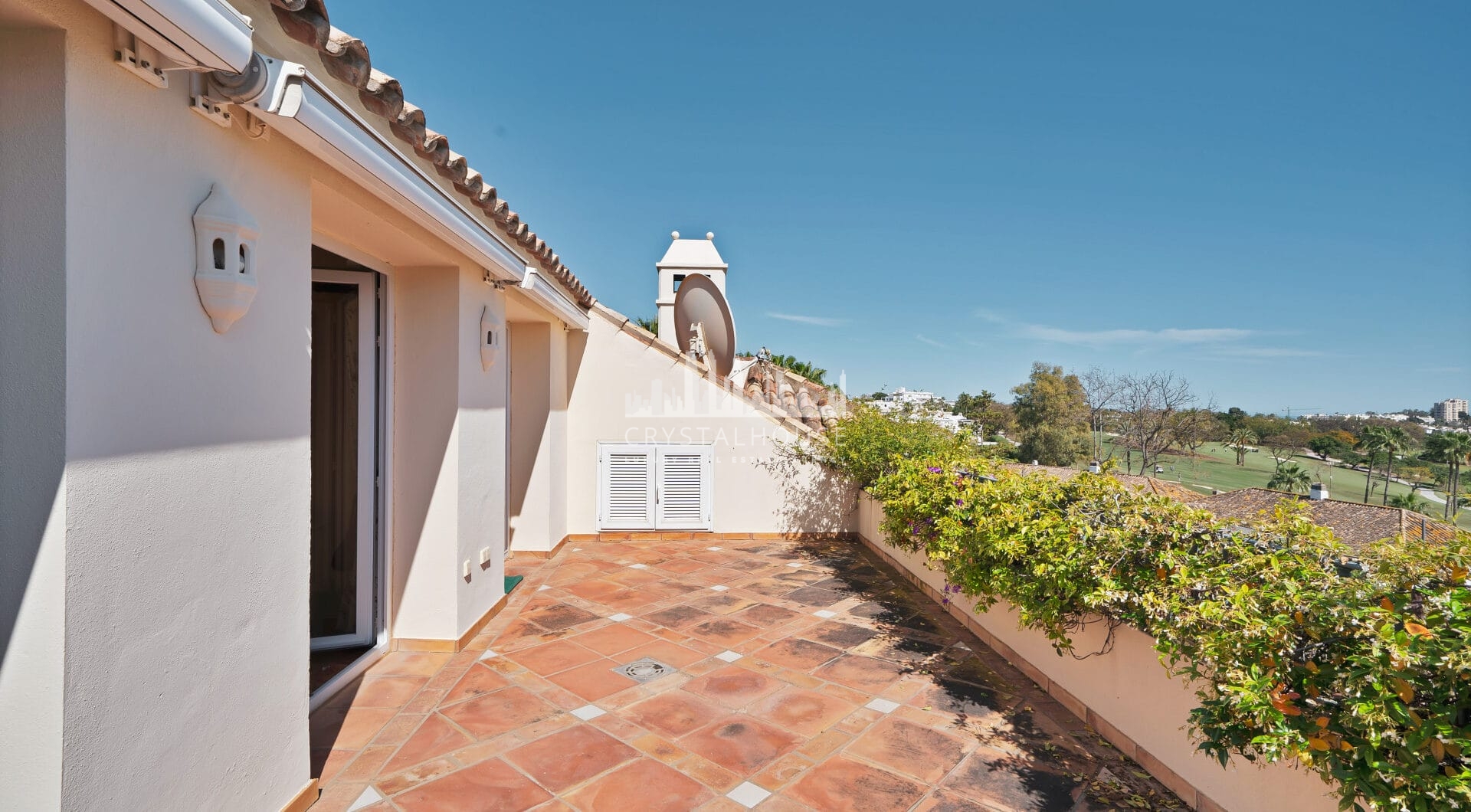 Luxury Penthouse with Panoramic Golf and sea Views in Las Alamandas